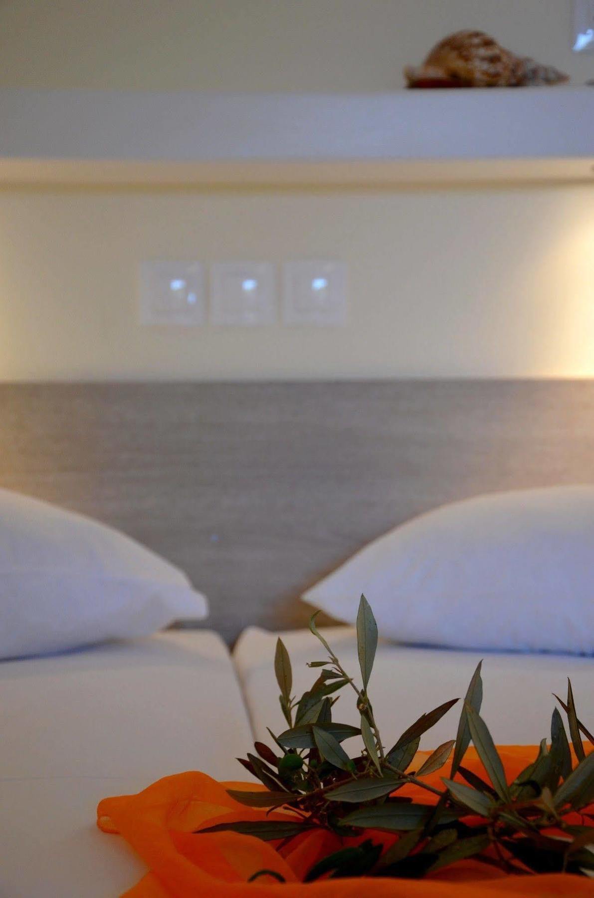 Galaxy Hotel Милопотас Экстерьер фото